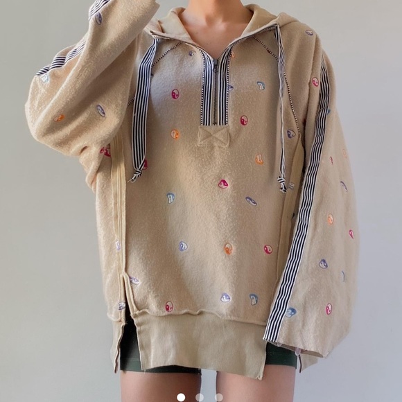 Urban Outfitters - Hattie Fleece Tan Ying Yang Graphic Quarter Zip Hoodie XS/S - Picture 1 of 8